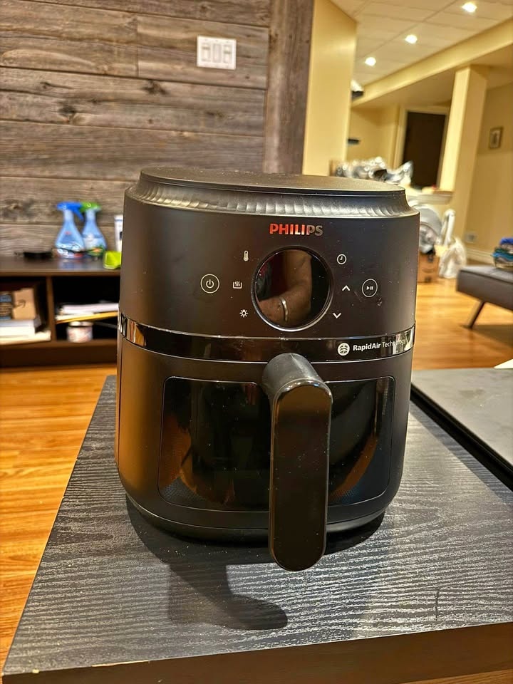 PHILIPS AIR FRYER - hardly used