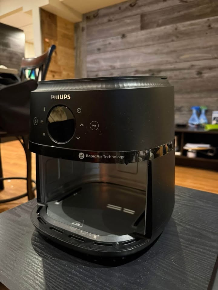 PHILIPS AIR FRYER - hardly used - photo 3