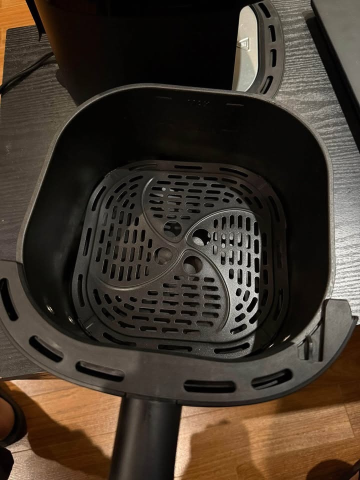 PHILIPS AIR FRYER - hardly used - photo 5