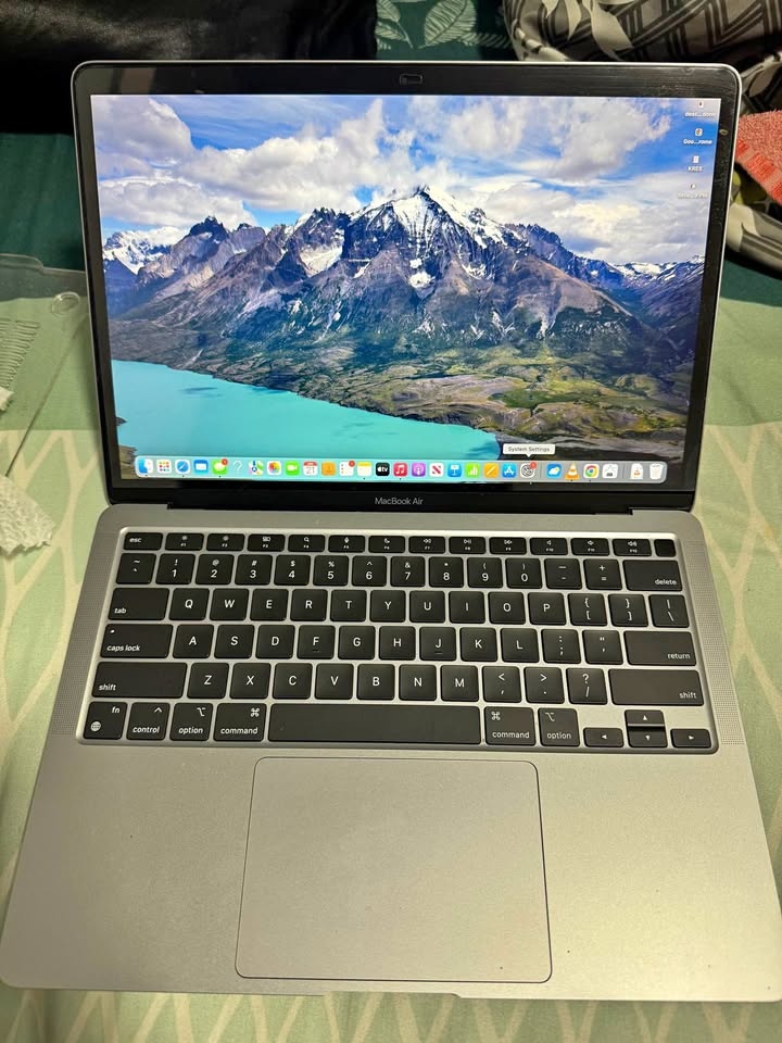 MacBook Air M1 – Like New