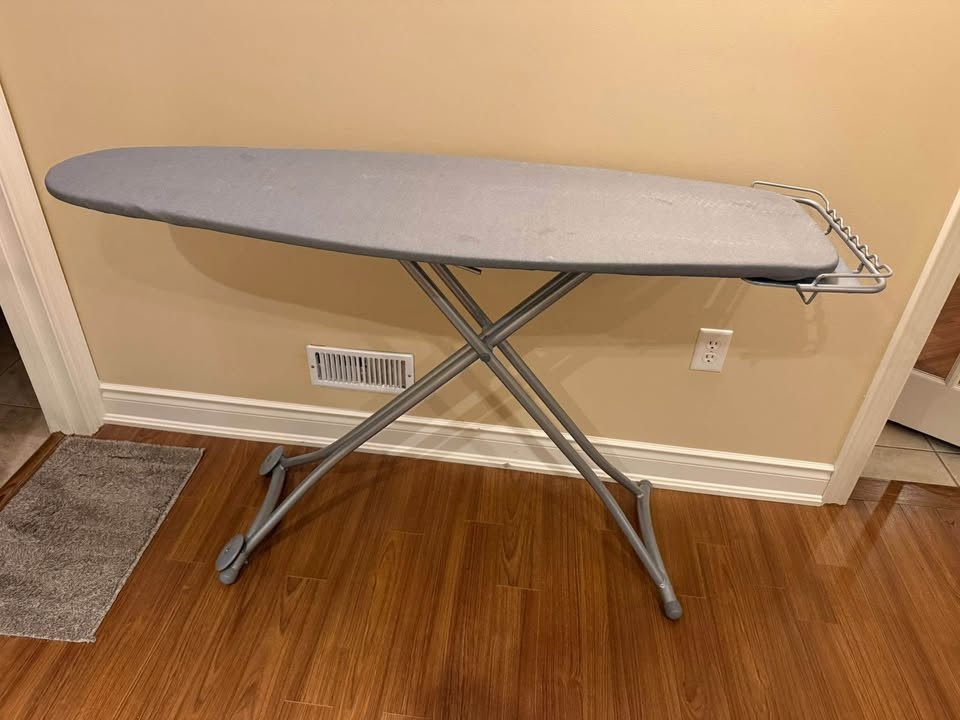 Ironing board and stand MOVING SALE - photo 3