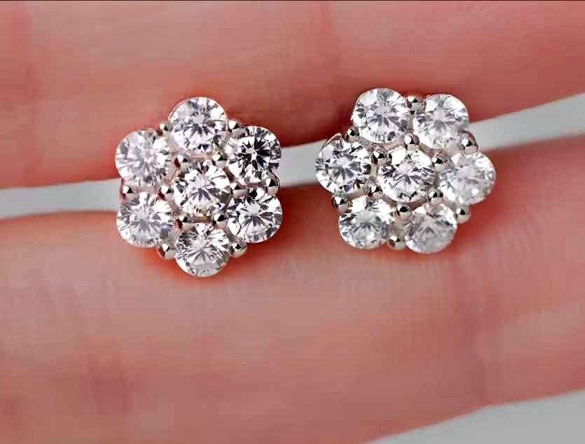 Brand new 1.4 CT diamond cultivated earring vvs1 with original l