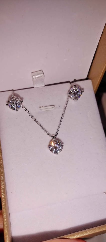 Brand new 6 ct lab stones vvs1, earring necklace set