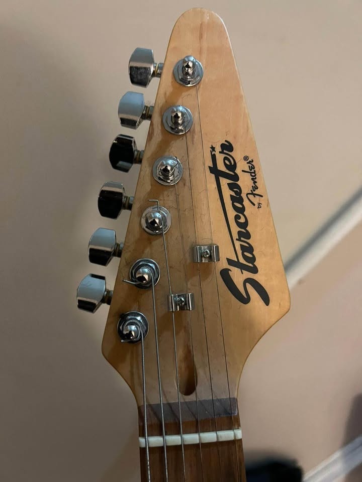 Starcaster by Fender guitar - photo 3