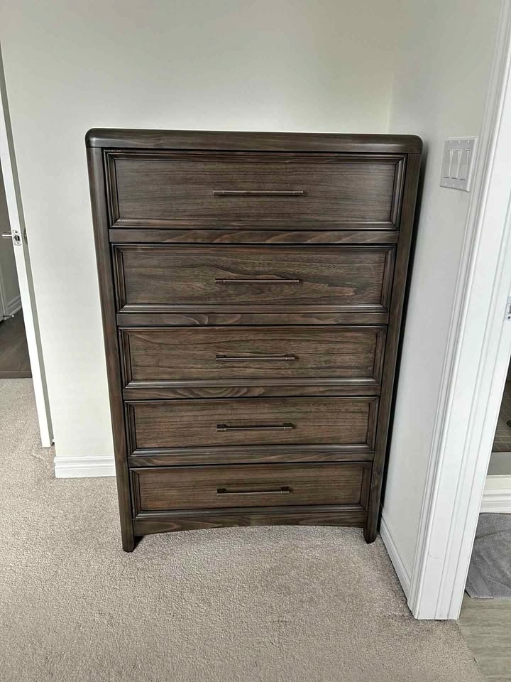 Leon's 5 Drawer Dresser