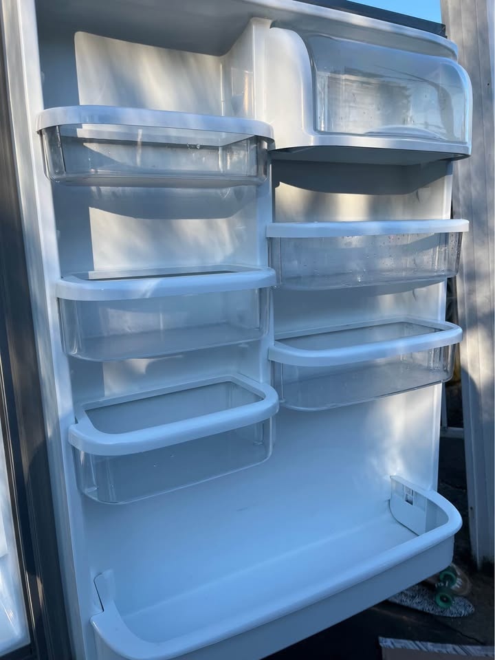 Maytag Refrigerator with bottom freezer. OPEN TO NEGOTIATE! - photo 5