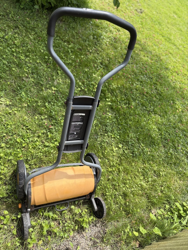 Fiskars Manual Lawnmower - photo 2