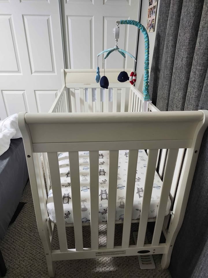 Standard Crib & Waterproof Mattress - photo 3