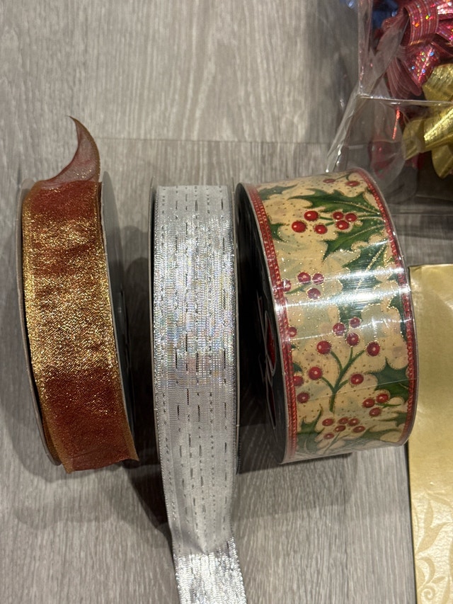Gift Wrapping Lot - photo 2