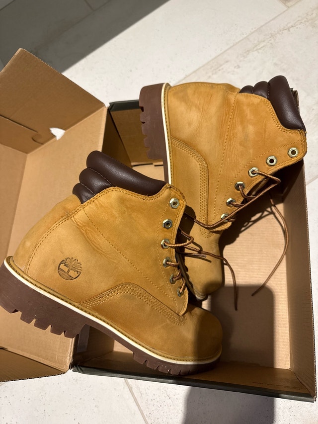 Timberland Boots - Size 8 Yellow Nubuck - photo 2