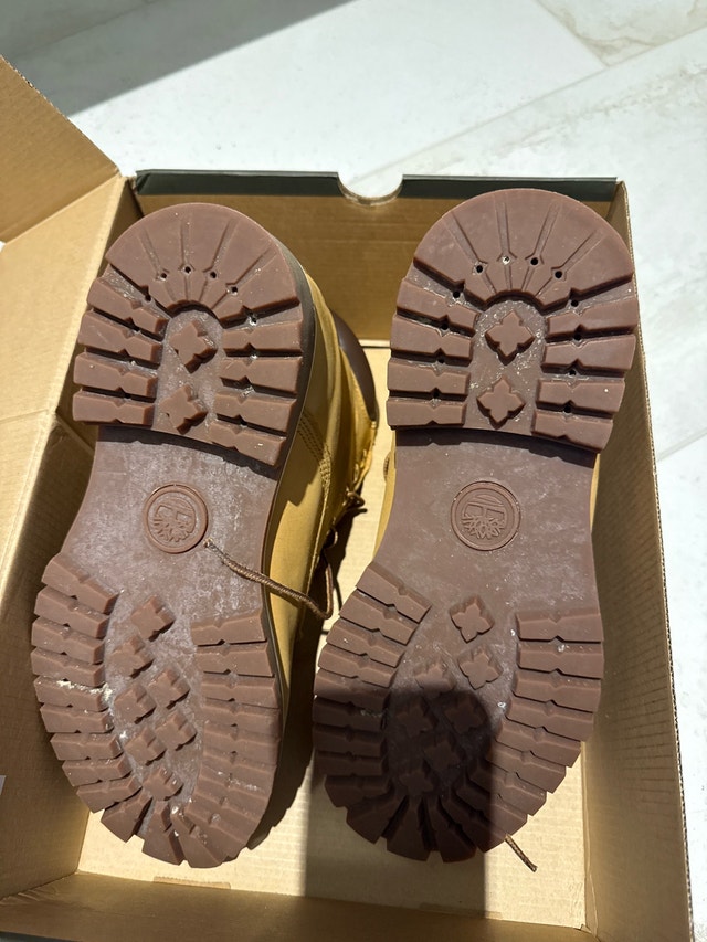 Timberland Boots - Size 8 Yellow Nubuck - photo 3