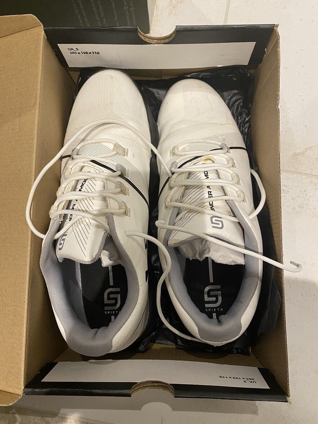 Kids Golf Shoes - Under Armour Size 7Y