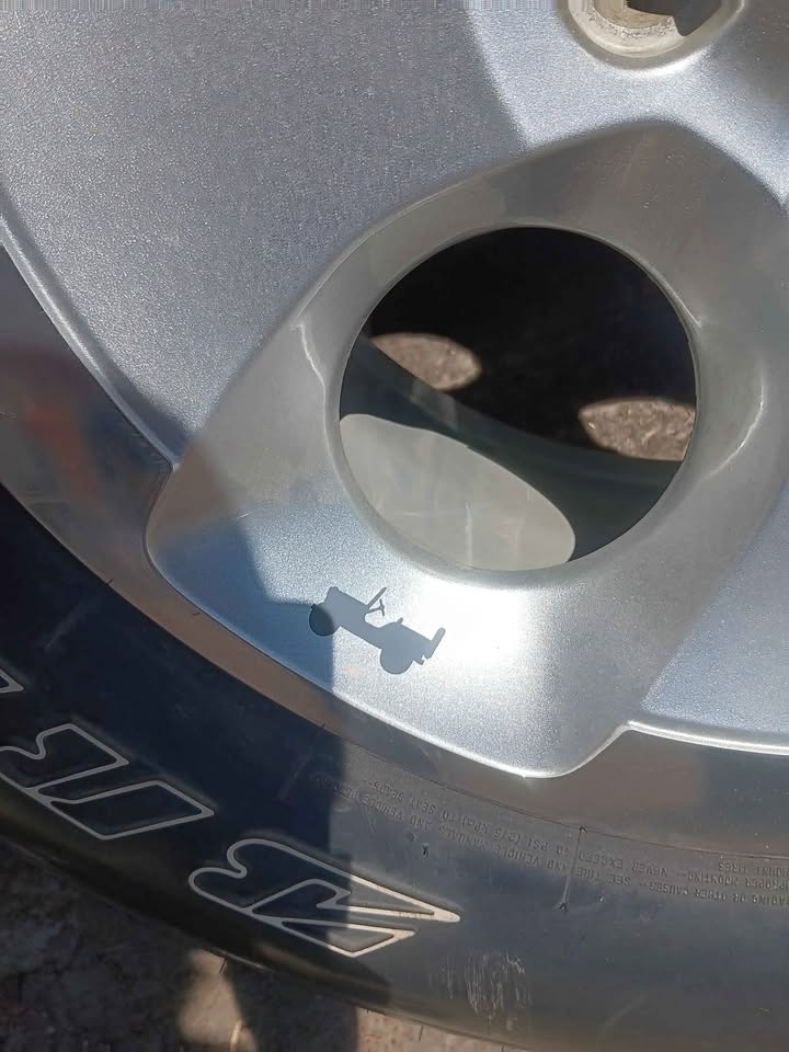 Jeep Sahara Rim and Tire - photo 3