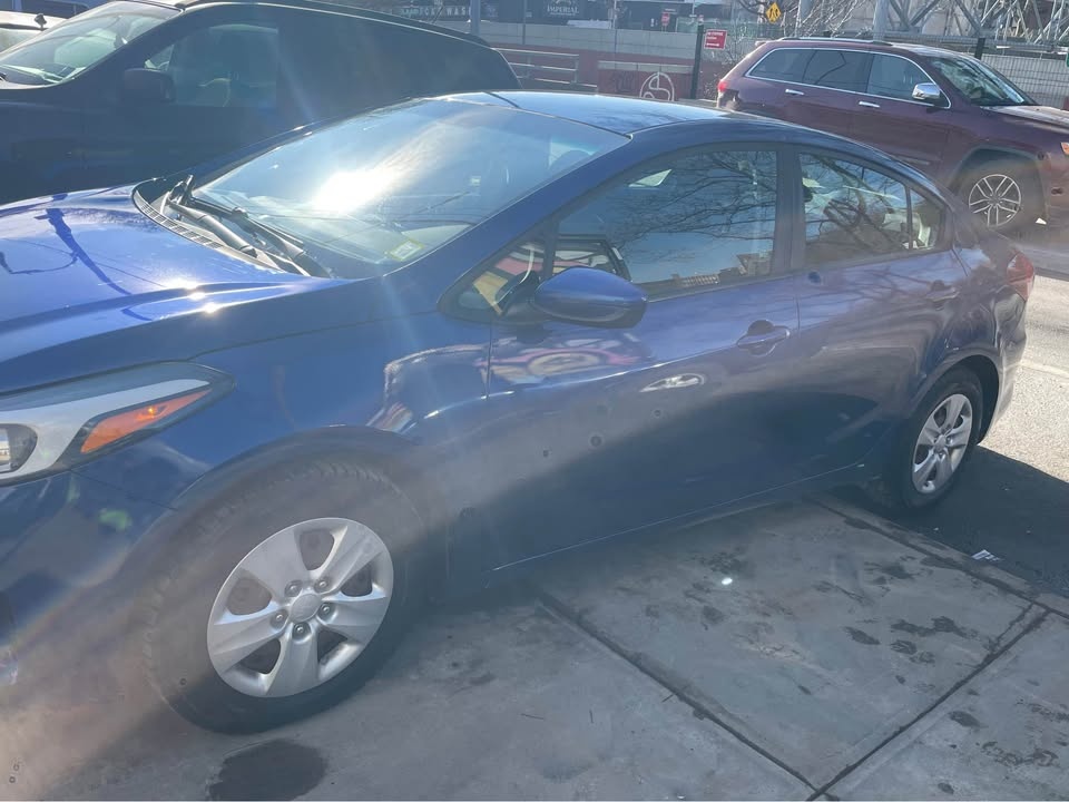 2017 Kia Forte LX Sedan 4D - photo 2
