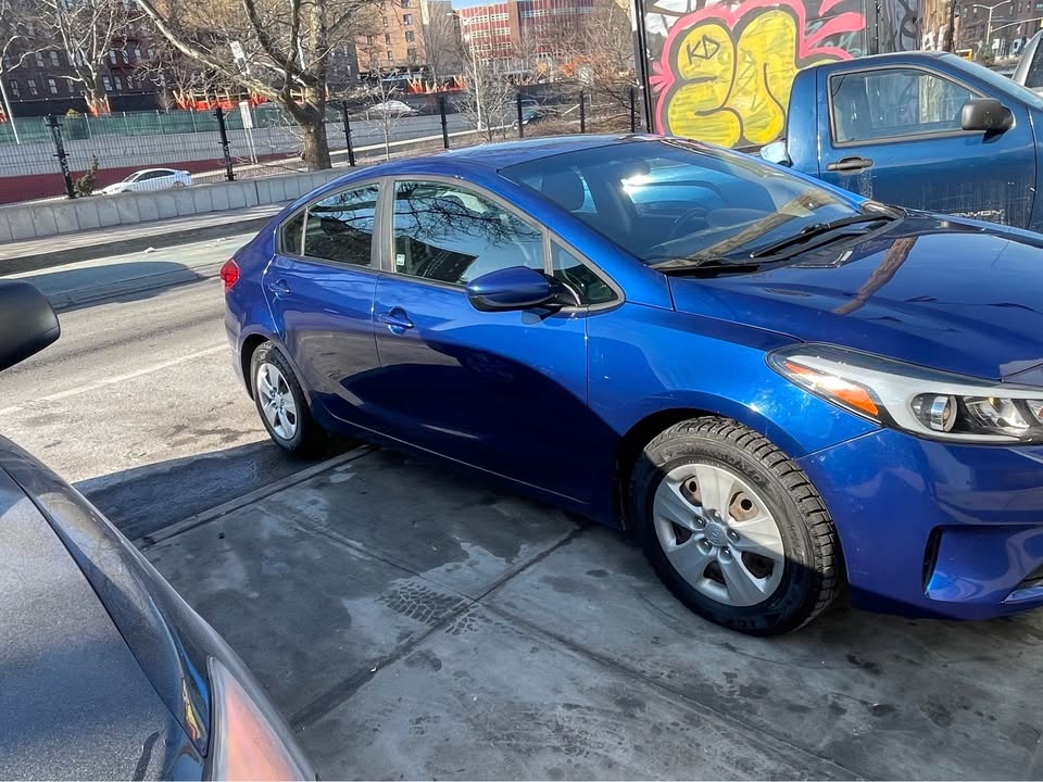 2017 Kia Forte LX Sedan 4D - photo 4