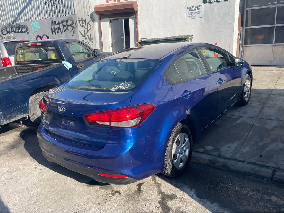 2017 Kia Forte LX Sedan 4D - photo 5