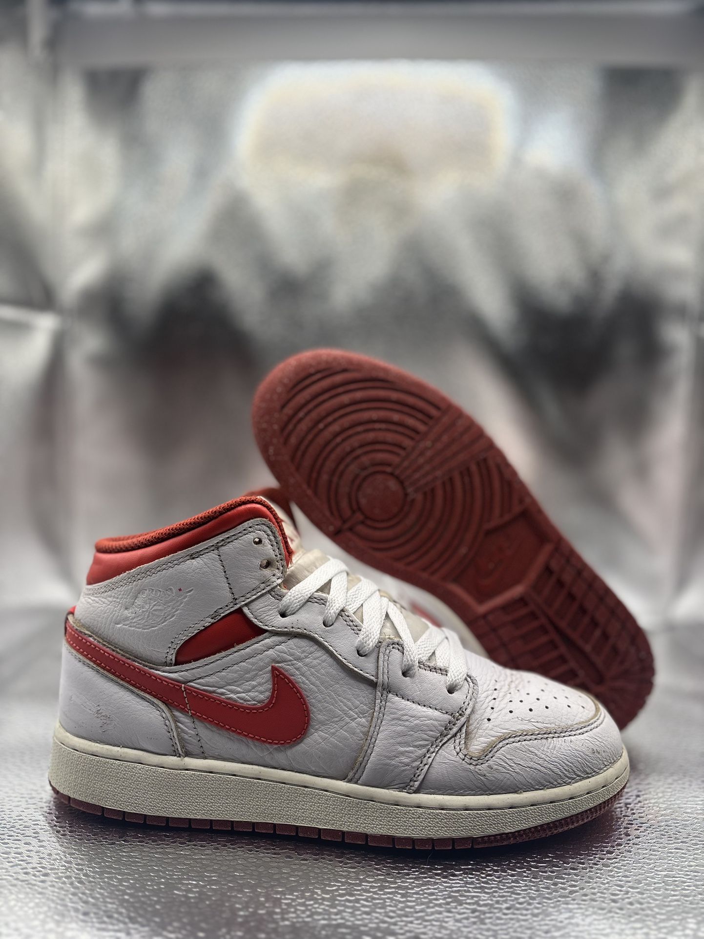 Air Jordan 1 Mid White Red