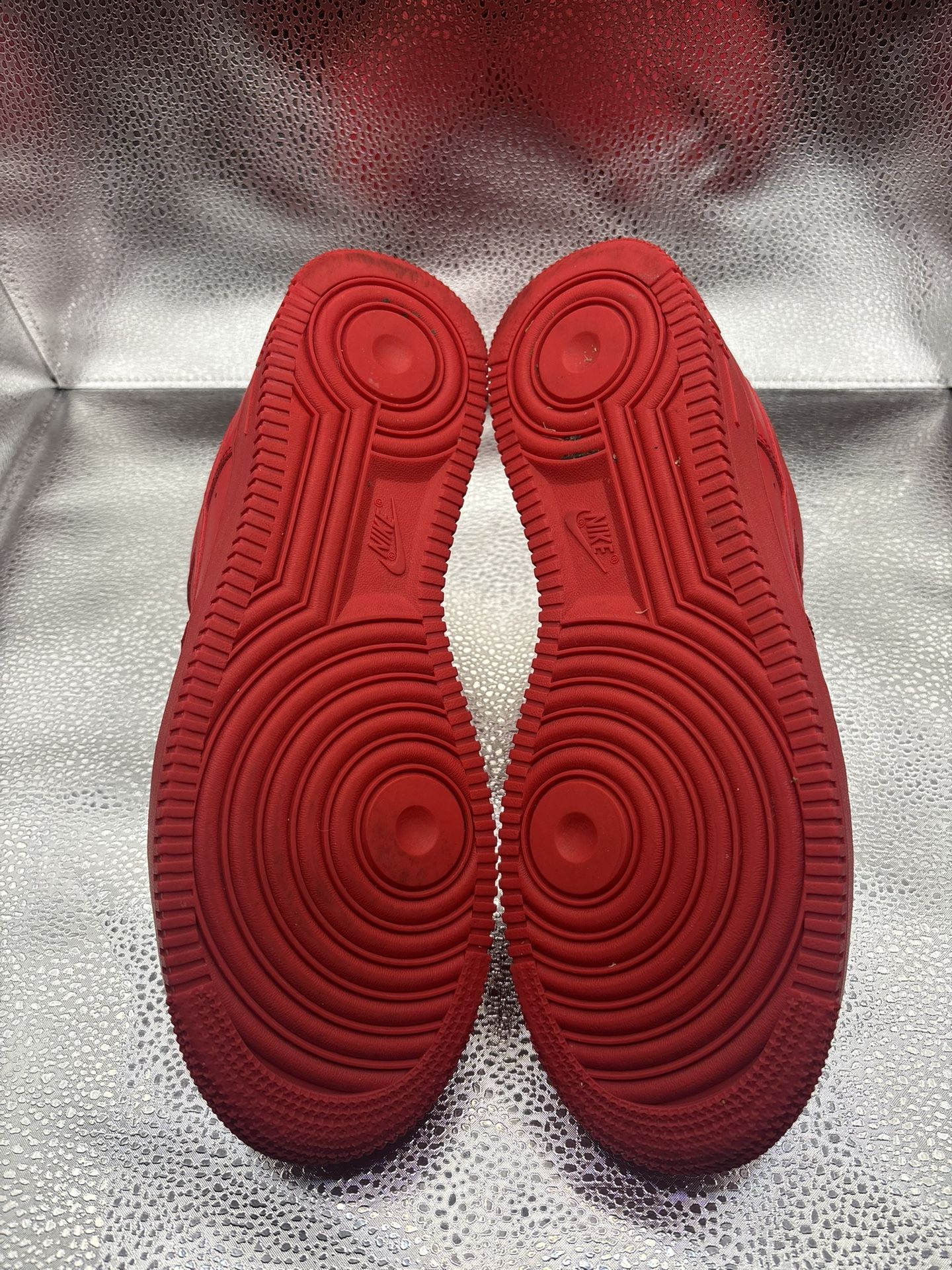 Nike Air Force 1 Low Triple Red - photo 3