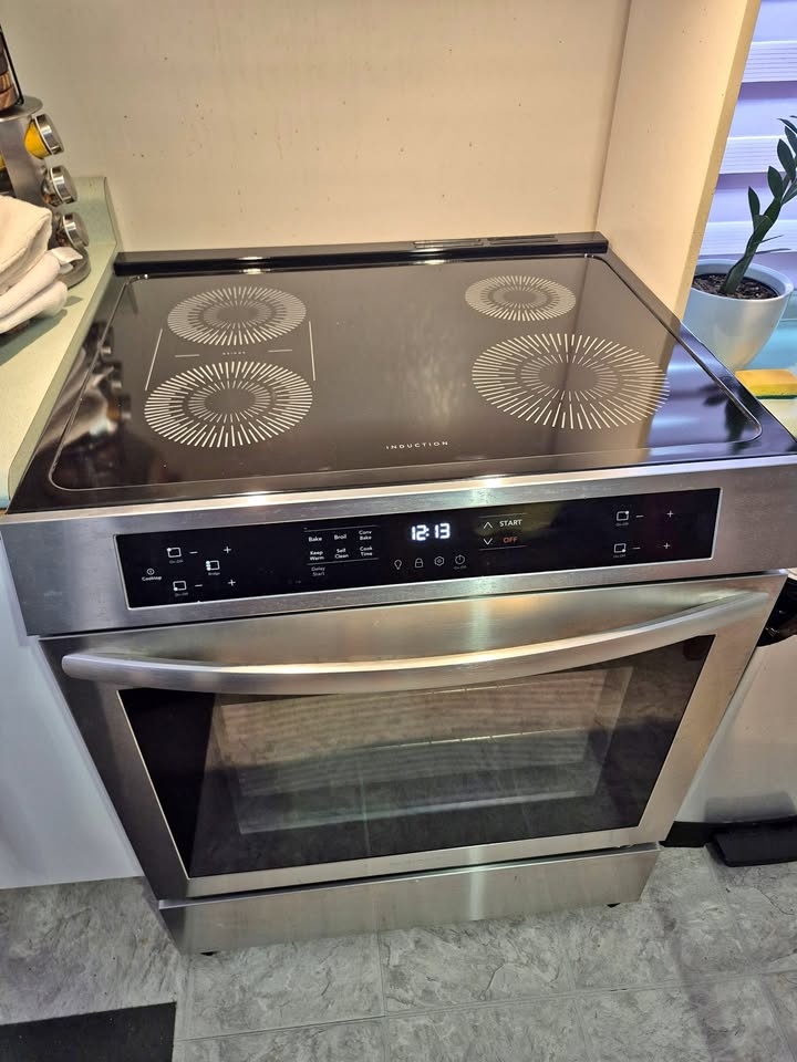 Frigidaire 30" 5.3 Cu. Ft. Induction Range