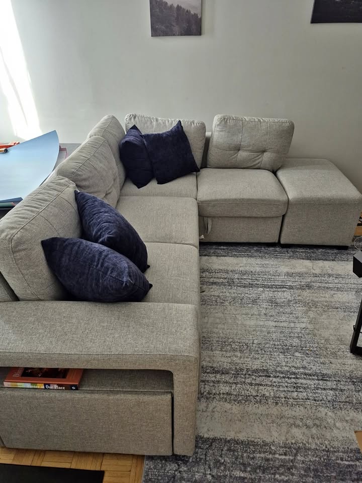 Sectional Sofa w/ Chaise, Storage, and 2 Ottomans