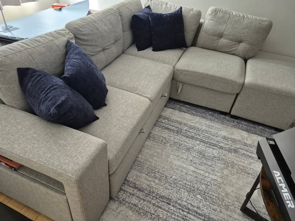 Sectional Sofa w/ Chaise, Storage, and 2 Ottomans - photo 2
