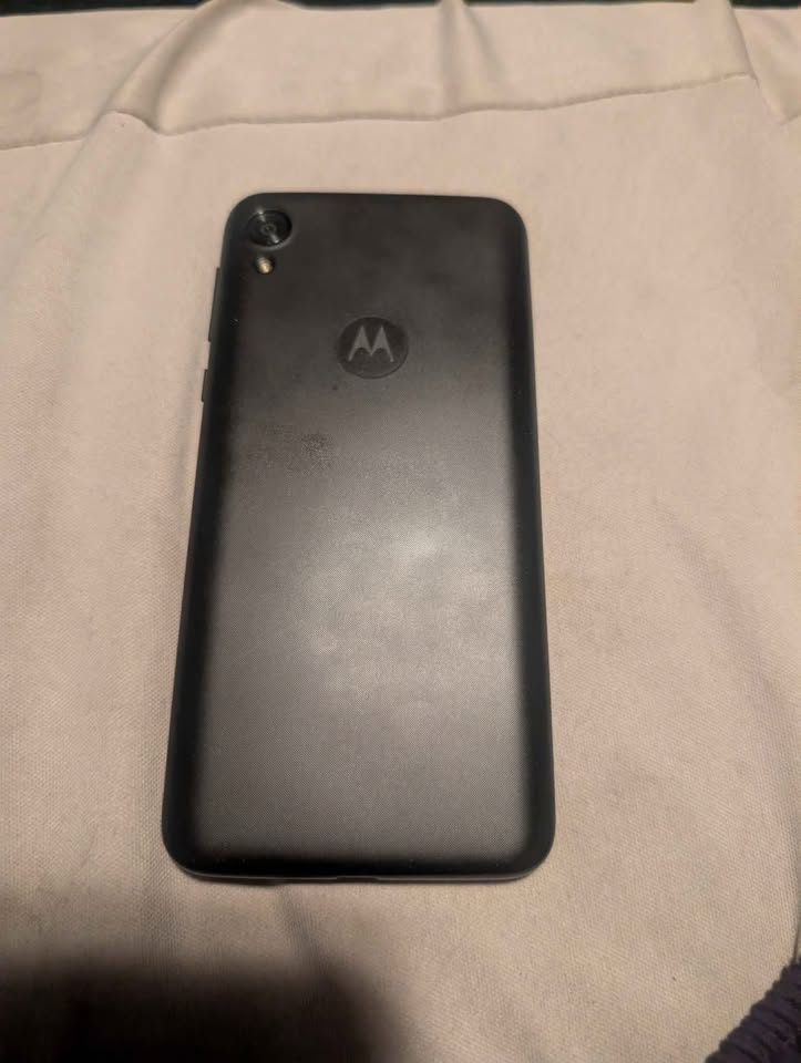 16gb unlocked Motorola E6 - photo 2