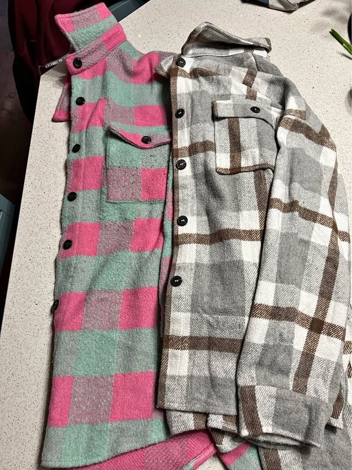 2 Womens Shackets XL