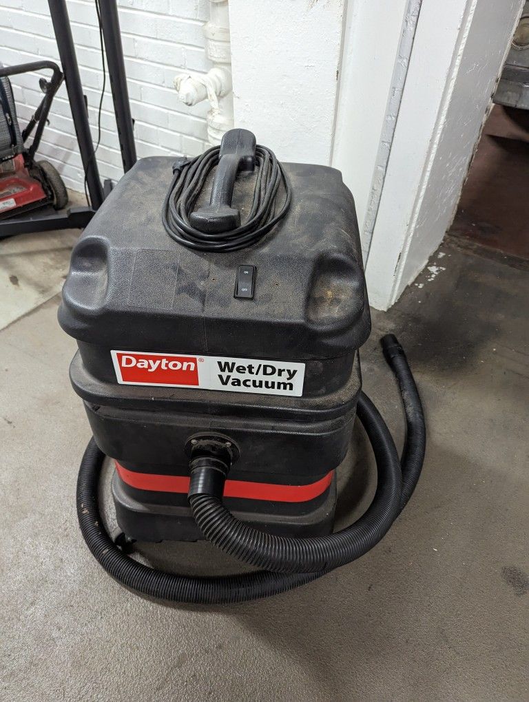 Dayton Commercial Wet/Dry Shop Vac