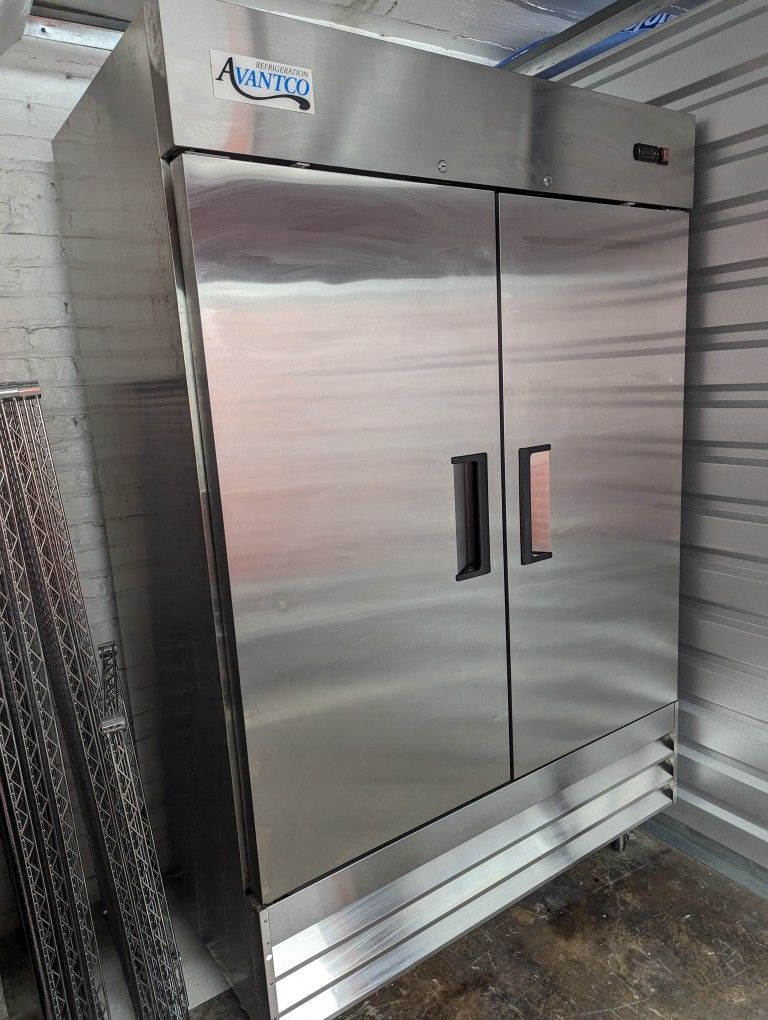 Avantco 2 Door Commercial Refrigerator - photo 3