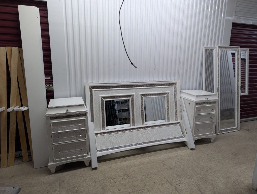 Modern 4pc White Frame Set