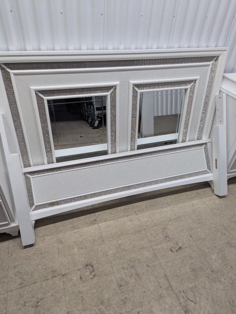 Modern 4pc White Frame Set - photo 4