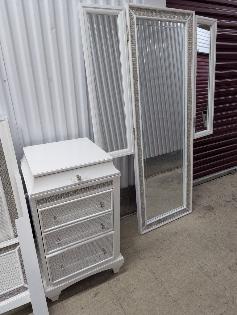 Modern 4pc White Frame Set - photo 5