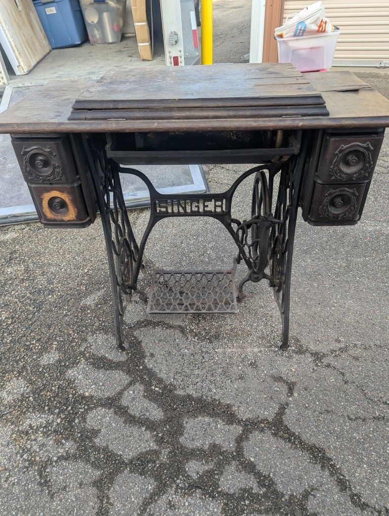 Singer Sewing Vintage Machine