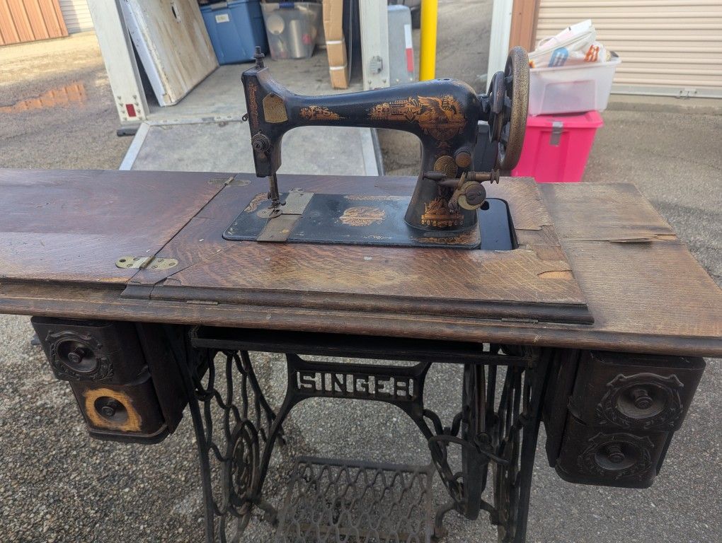 Singer Sewing Vintage Machine - photo 3