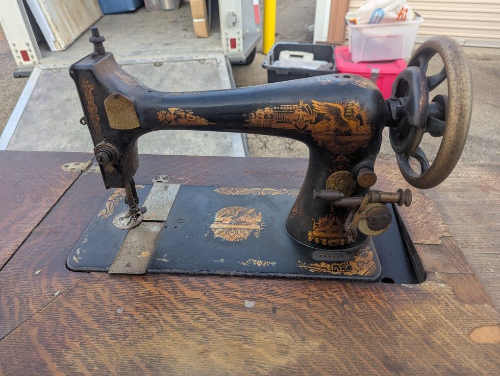 Singer Sewing Vintage Machine - photo 4