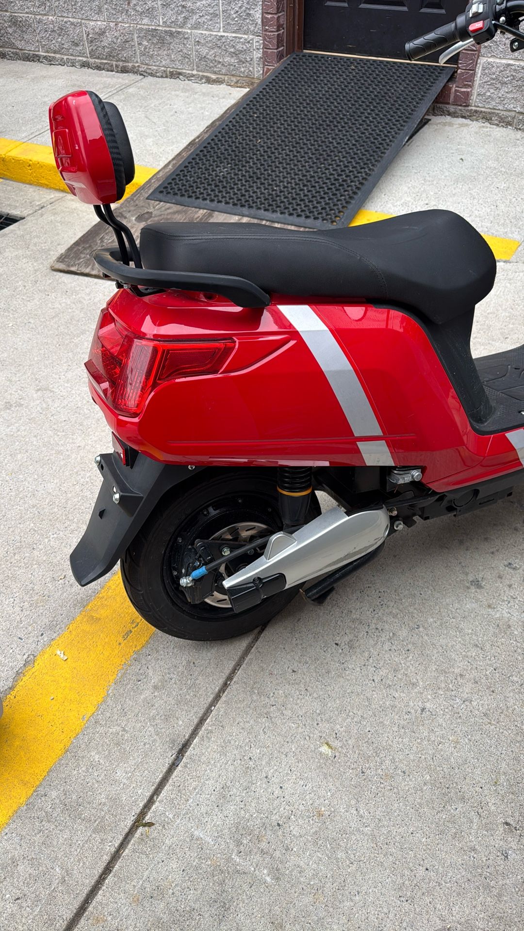 Red Electric Scooter - 60 Mile Range, 30 MPH, Alarm, Trunk - photo 4