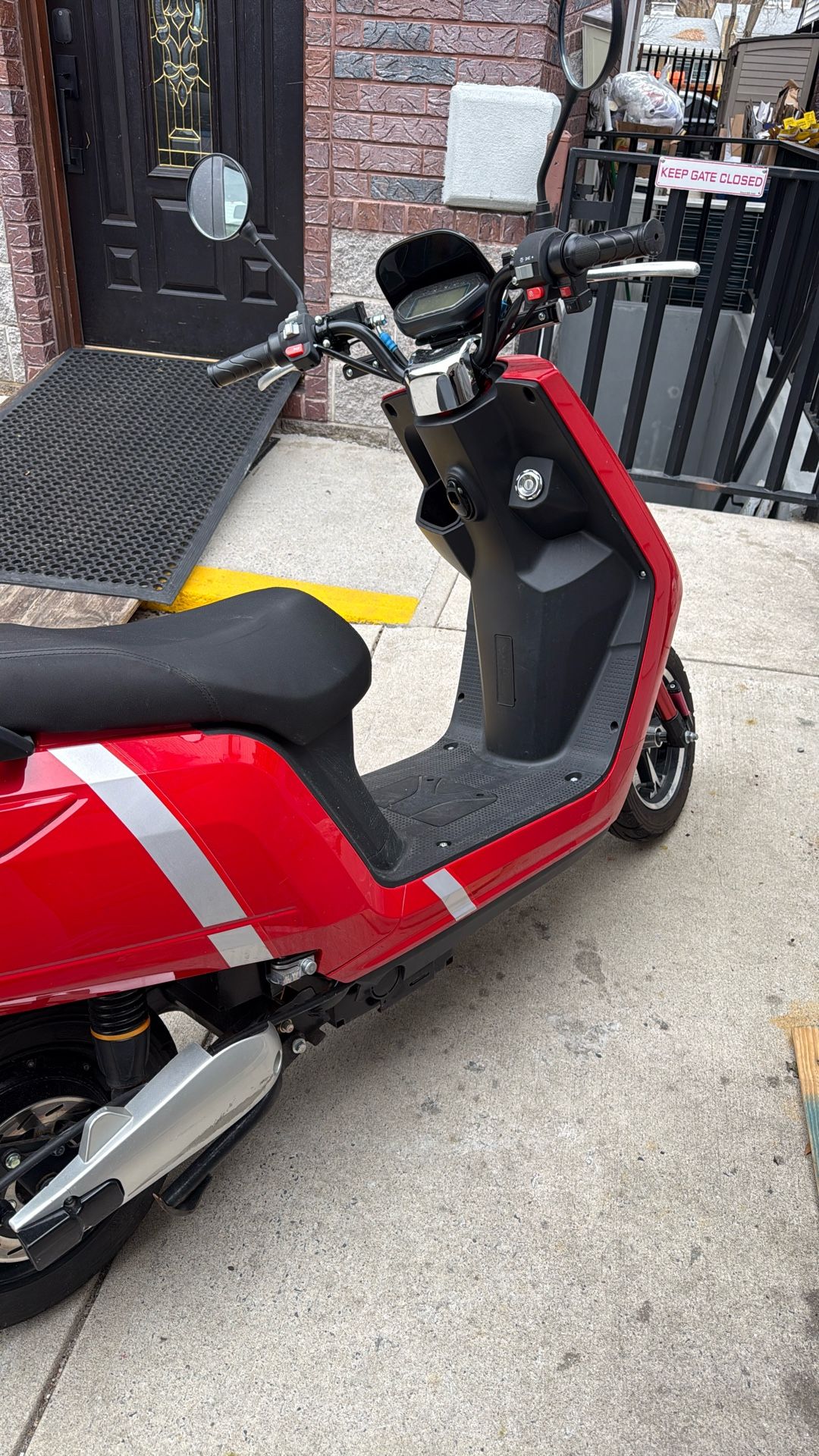 Red Electric Scooter - 60 Mile Range, 30 MPH, Alarm, Trunk - photo 5