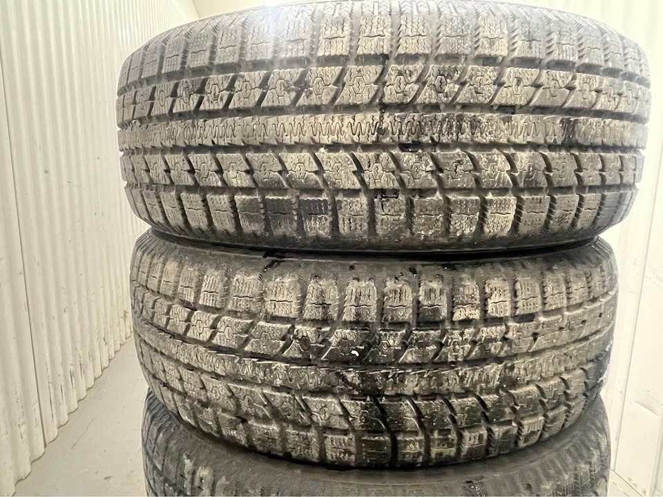 TOYO OBSERVE-GSI-5 235/55/20 Winter Tires