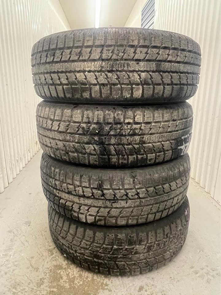 TOYO OBSERVE-GSI-5 235/55/20 Winter Tires - photo 2