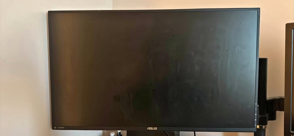 ASUS VG278Q 27” Gaming Monitor – 144Hz, 1ms