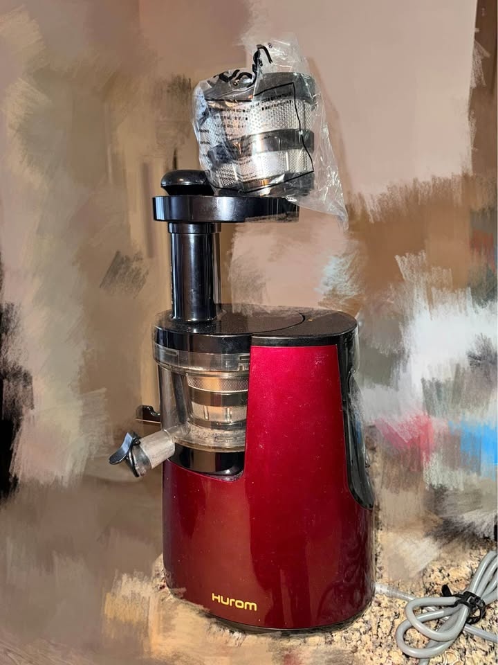 Hurom HU-800LT Slow juicer - fully functional, minor watermark.