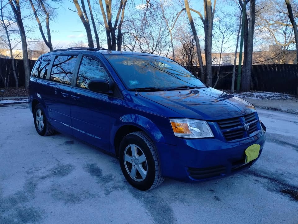 2010 Dodge Caravan Sport Minivan 4D - photo 2