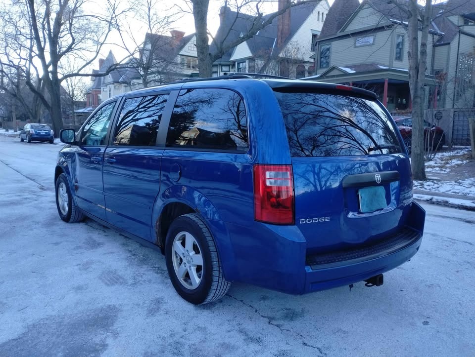 2010 Dodge Caravan Sport Minivan 4D - photo 4