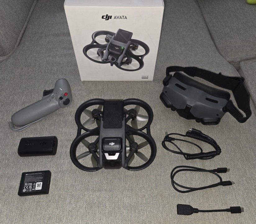 DJI Avata Pro-View Combo Camera Drone (RC Motion 2)