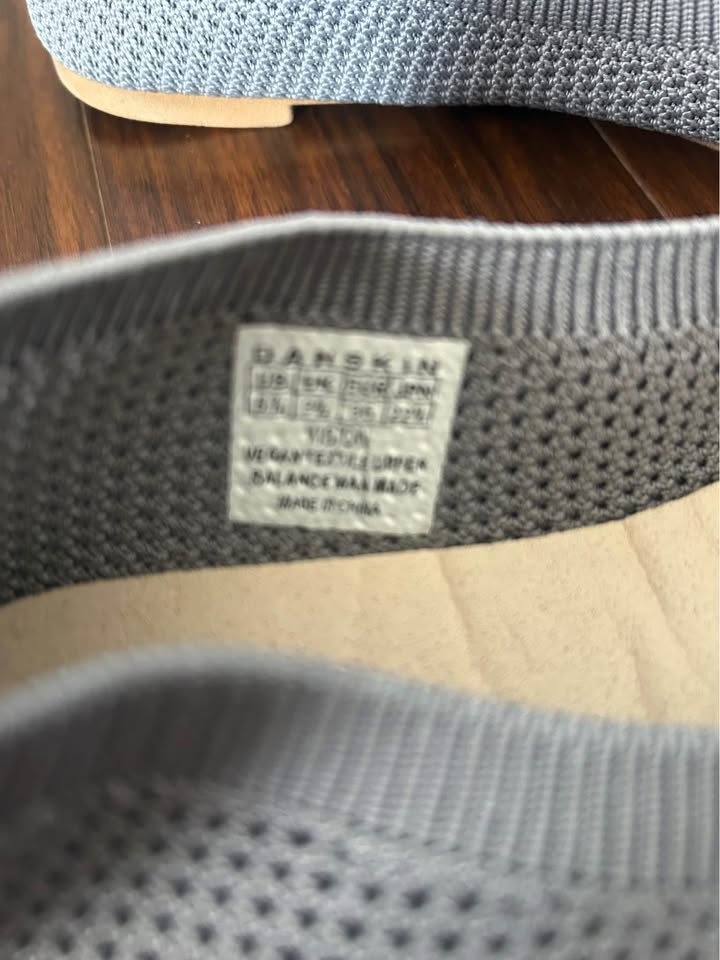 Danskin Shoes - Size 5 1/2 - photo 3