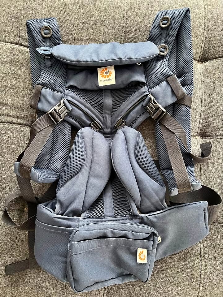 Ergobaby Omni Breeze Four Position Baby Carrier - Midnight Blue