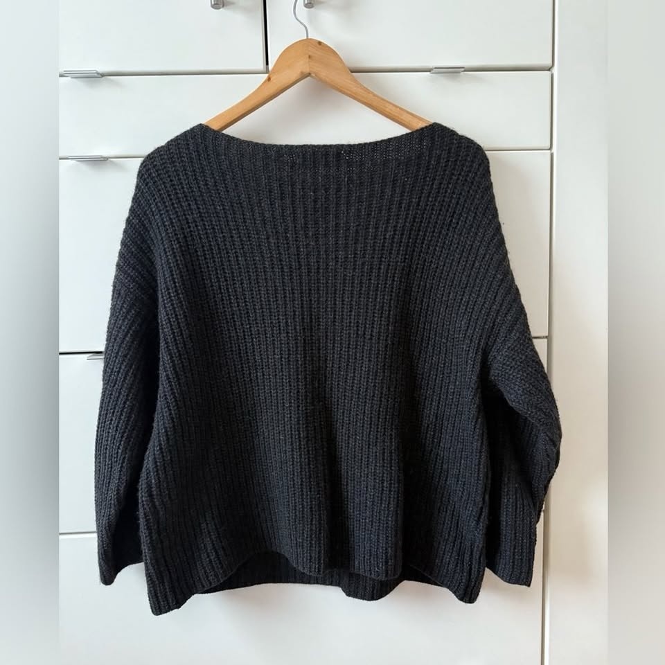 Vince Black Sweater Size Small - photo 4