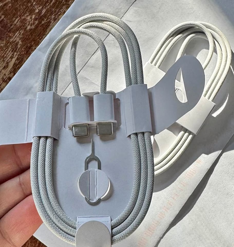 USB C to C Fast Charger Cable (1m) w/ Sim Tool - NEW