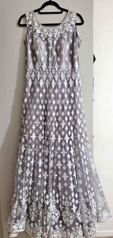 Dress/ wedding dress/ gown with jewelry
