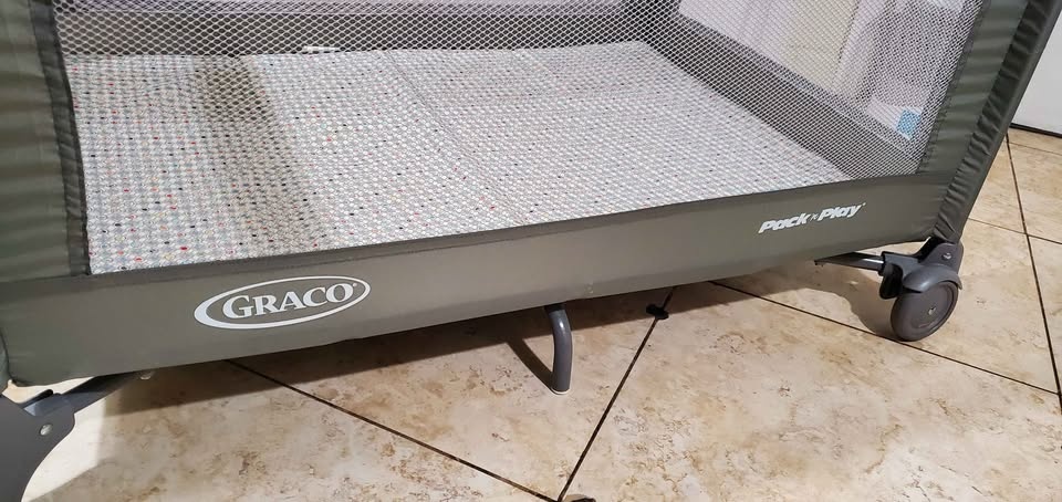GRACO Pack and Play - photo 2